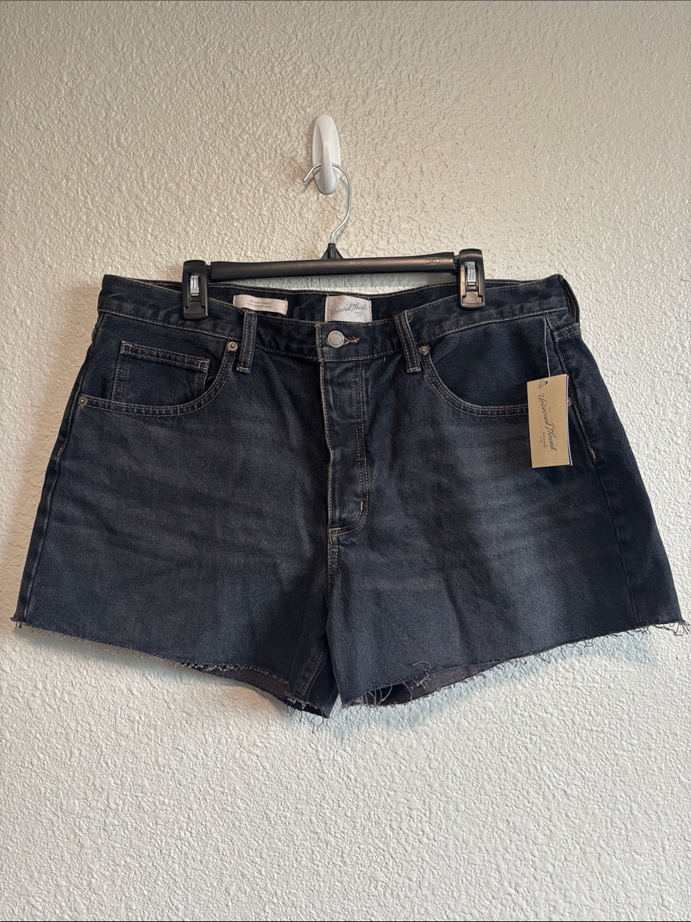 Universal Thread Black Cutoff 90s Baggy Jean Shorts Size Women’s 14 Casual Denim
